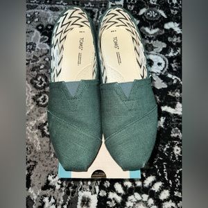TOMS stormy green, heritage canvas, size 9.5, used